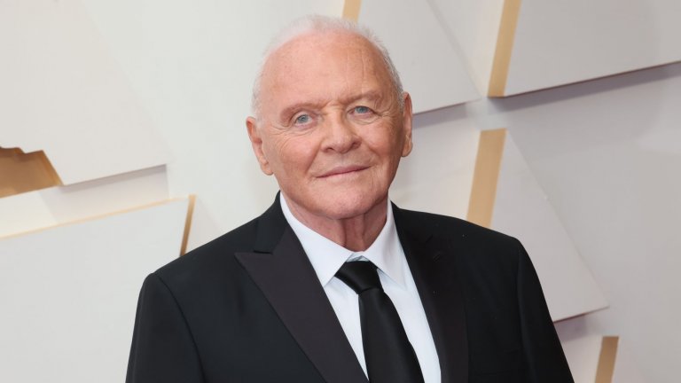 Антъни Хопкинс
Снимките от птичи поглед над Пасифик Палисейдс показват, че и от дома на Антъни Хопкинс не е останало нищо. Цялата къща е била изпепелена от падналите дървета, между които е била разположена.