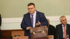 Държавният глава издаде указ за освобождаването на Сотир Цацаров от длъжността главен прокурор