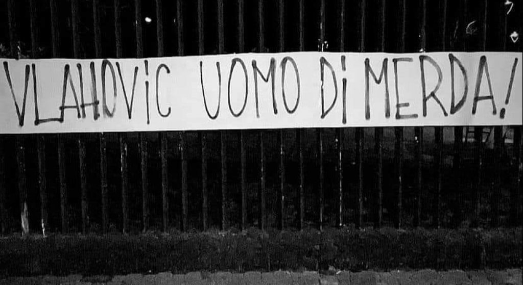 "Охраната няма да те спаси, циганино! Ти приключи!": Ултрасите на Фиорентина скочиха на Влахович