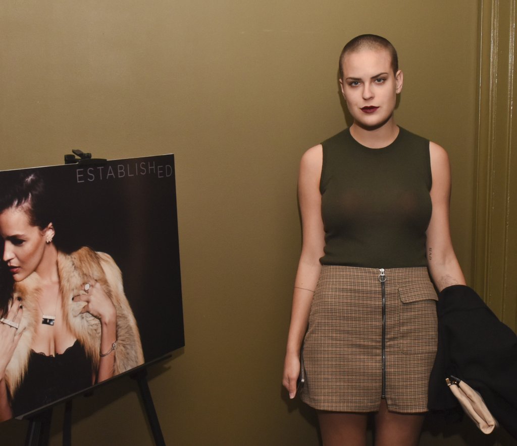 Талула УилисТя е дъщеря на Брус Уилис от брака му с Деми Мур и с години се бори с най-разнообразни проблеми. Още като тийнейджърка Талула е пристрастена към алкохола и наркотиците, освен това страда от булимия, която едва не я убива. На върха на всичко, тя постепенно се отчуждава от майка си и дори споменава, че я мрази, в няколко свои интервюта.