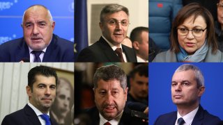 Хартиените бюлетини и излъчването на броенето затлачиха работата на секционните комисии, а повечето лидери избраха да запазят мълчание в неделя вечерта