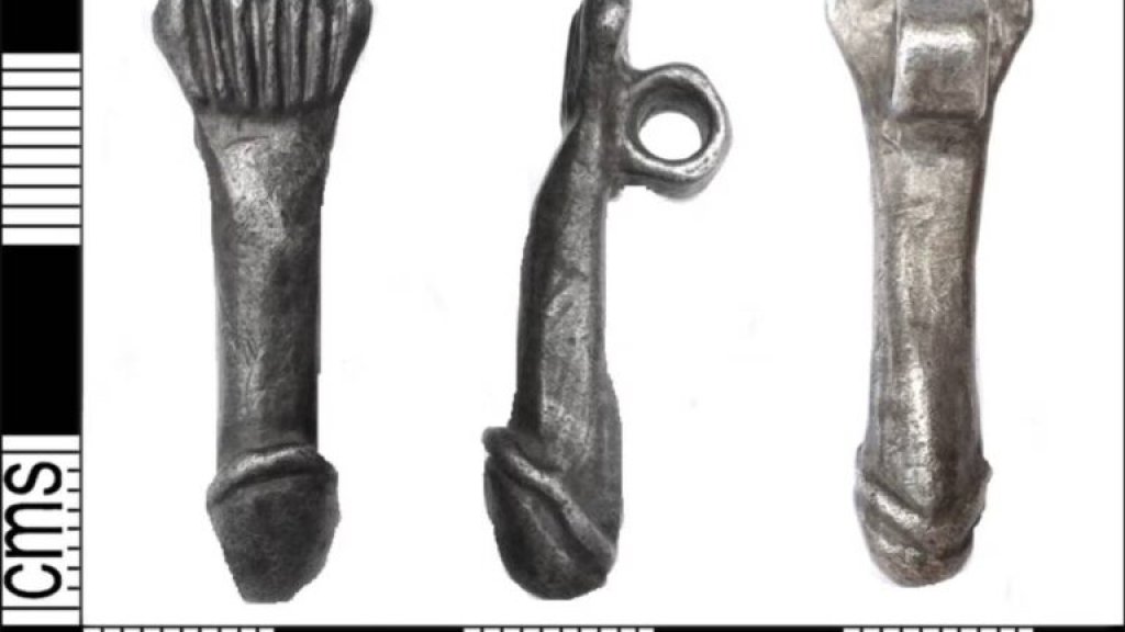 penis-pendant-found-in-kent-768x550