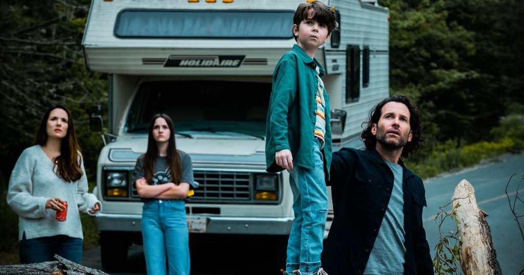 From (Epix) - 20 февруари
Вълната на сериали в жанра на ужасите продължава, а From поне от трейлъра си изглежда обещаващо. В едно мрачно градче, някъде в средните щати на Америка, кошмарите са реалност, а всеки, който спре там, не може да избяга.
Едно семейство, тръгнало на пътешествие с кола, установява това по трудния начин. По-лошото обаче идва, когато слънцето залезе.
Очакваният тук са положителни, както заради интригуващата история, така и заради участието като продуценти на братята Русо.