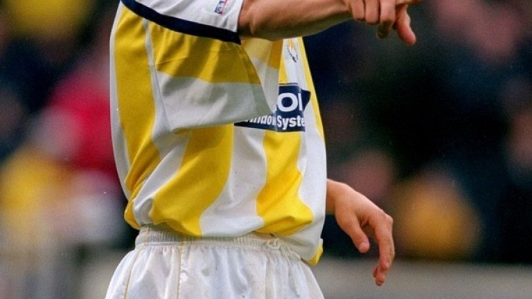 10. Марк Платс, 16 години и 264 дни
Шефийлд Уензди - Уимбълдън, 10-ти февруари 1996 г.
Платс влиза на мястото на 35-годишния Крис Уодъл в последните минути. Без съмнение много талантлив, но Платс не успя да направи сериозна кариера. През март 1999 г. премина в състава на Торки.