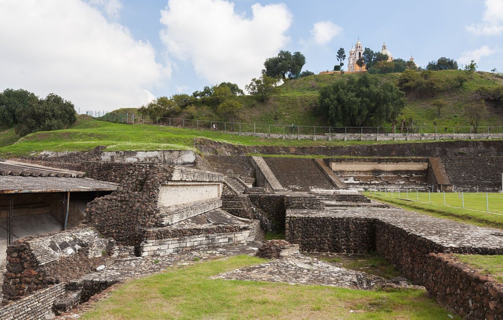 Gran_Pirámide_de_Cholula,_Puebla,_México,_2013-10-12,_DD_10