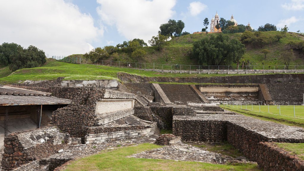 Gran_Pirámide_de_Cholula,_Puebla,_México,_2013-10-12,_DD_10