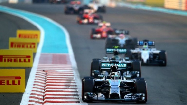Пилотът на Mercedes установи контрол над хода на състезанието още в първите обиколки