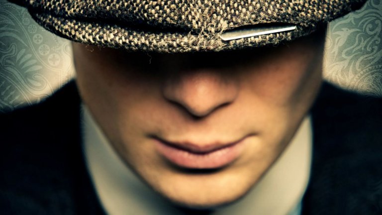 Peaky Blinders
Историята на Томас Шелби (Килиън Мърфи) и неговото семейство също е към своя край, поне в епизодичния телевизионен формат. Peaky Blinders разказва историята на семейство от Бирмингам, чийто глава е младият ветеран от Първата световна война Томас. С невероятната си амбиция и умение да се налага, той обединява фамилията около себе си и дърпа всички напред - към все по-големи бизнеси, към повече рискове и пари, дори към политиката. А през това време си създава опасни врагове. Peaky Blinders ще приключи с шестия сезон, чиито снимки текат в момента, а това е много добра причина да наваксате с пет сезона, изпълнени със страхотна музика, запомнящи се персонажи и цяла една криминална одисея.