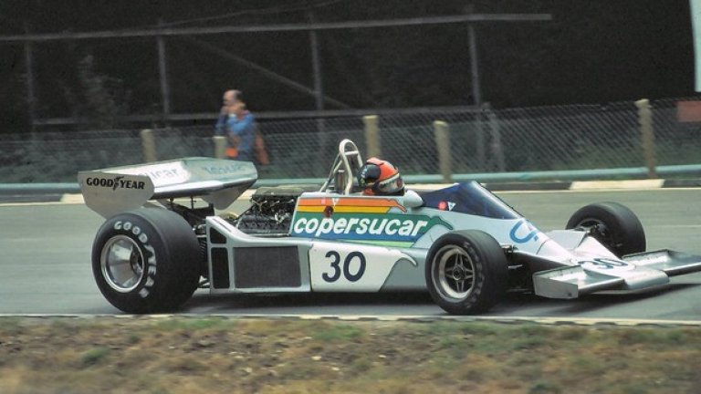 През 1976 Емо наследява състезателния номер на Уилсон във Формула 1
