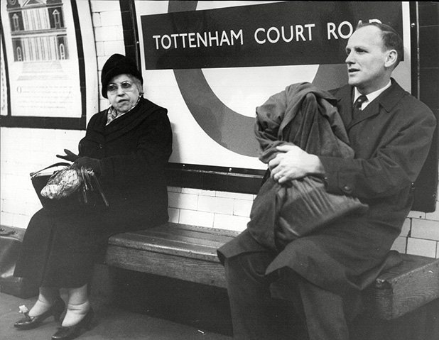 Мениджърът на Уест Хам Рон Грийнууд е скрил трофея, докато чака влак на "Tottenham Court Road". "Чуковете" побеждават Престън с 3:2 на финала на "Уембли" с късен гол на Рони Бойс. Годината е 1964-а, а след това Уест Хам печели трофея още два пъти - 1975 и 1980. 