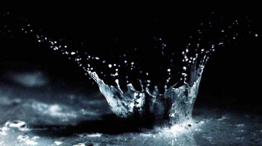 Water_and_soil_splashed_by_the_impact_of_a_single_raindrop