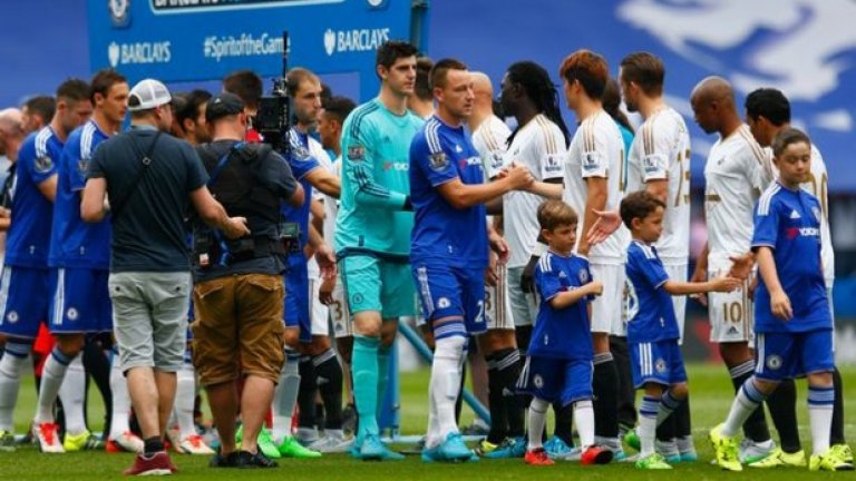 Липсата на нормални ръкостискания преди мач.
Почуквания на пръсти или китки, удряне на юмруци един в друг, всякакви маймунджулъци от клиповете на Еминем. По дяволите, просто си стиснете ръцете и толкова. Това е мъжки спорт.