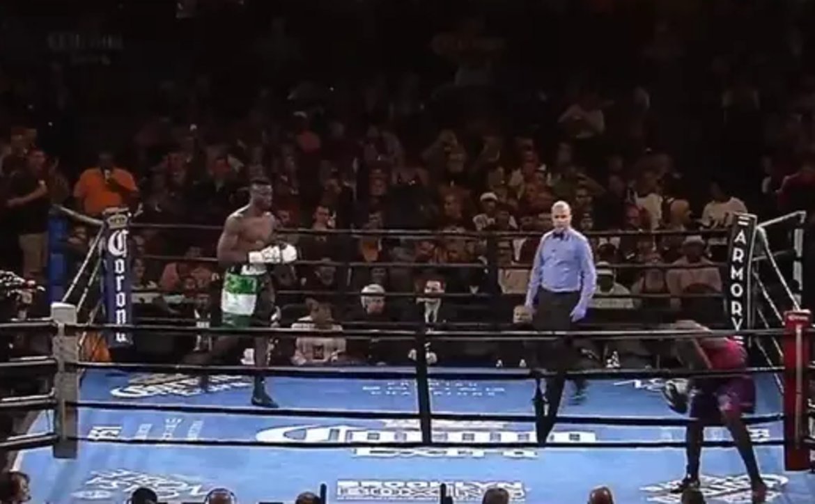 Харпър напусна ринга след една секунда.