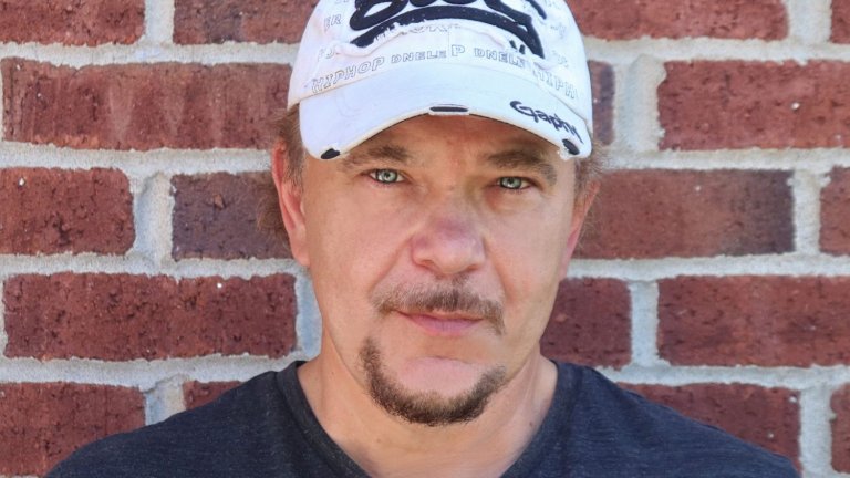 Журналистът и писател Иво Иванов за променящата се България и добрите хора в нея