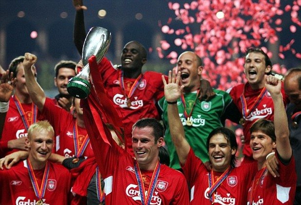 Ливърпул без контузения Стивън Джерард вдига Суперкупата на Европа през 2005-а