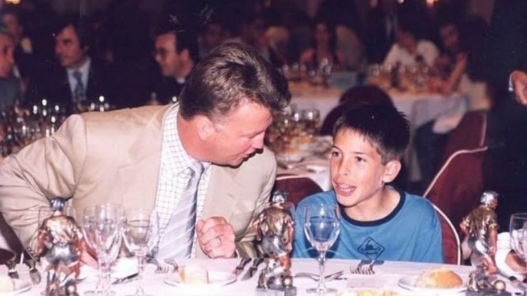 Луис ван Гаал с младия Жорди Алба