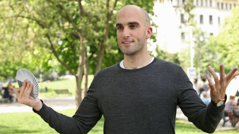 Дръмънд Мъни-Кутс (DMC) е сред най-известните илюзионисти