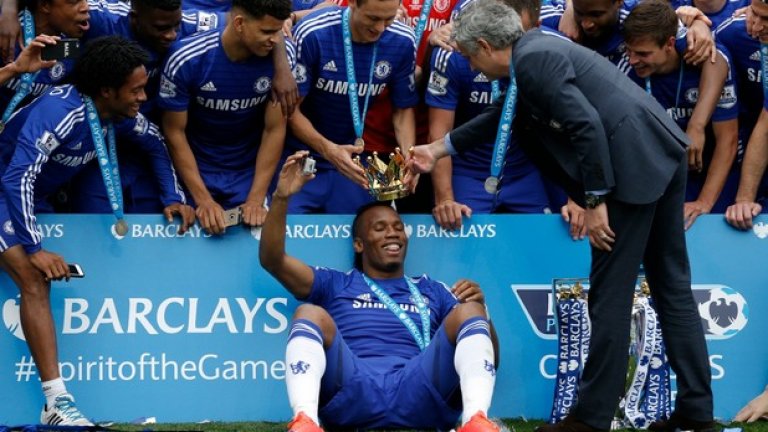 24 май: Кулминацията - Жозе Моуриньо коронясва Дидие Дрогба като шампион на Англия. Челси заслужено е на върха, а Дрогба си тръгва с чувство на изпълнен дълг.