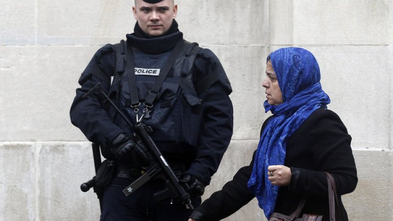 Проучвания показват, че масовите убийства в нощта на 13 ноември, организирани от ИДИЛ в Париж, са предизвикали силна негативна реакция сред младите французи от мюсюлмански произход. И това се случва, докато думата "джихад" все повече се превръща в дъвка, използвана от пияниците в метрото на френската столица