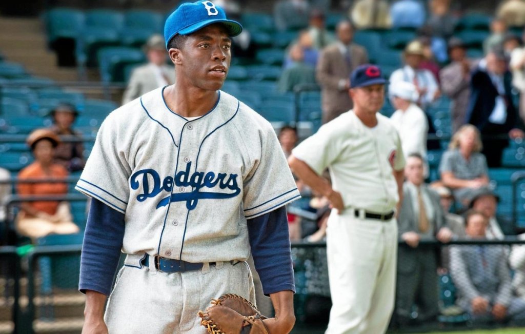 "Номер 42-и" (42, 2013 г.)

Първият опит на актьора в биографичното кино обаче е с ролята на бейзболния играч Джаки Робинсън - първият афроамериканец, който успява да играе в бейзболната лига на Щатите. Името на филма идва от номера, с който Робинсън играе. Неговата история е значима за бейзбола в САЩ, защото подписването му с отбора "Бруклин Доджърс" слага край на расовата сегрегация в този спорт. Макар в България тази тема да ни е по-далечна, "Номер 42-и" е добър, макар и не отличен биографичен филм.