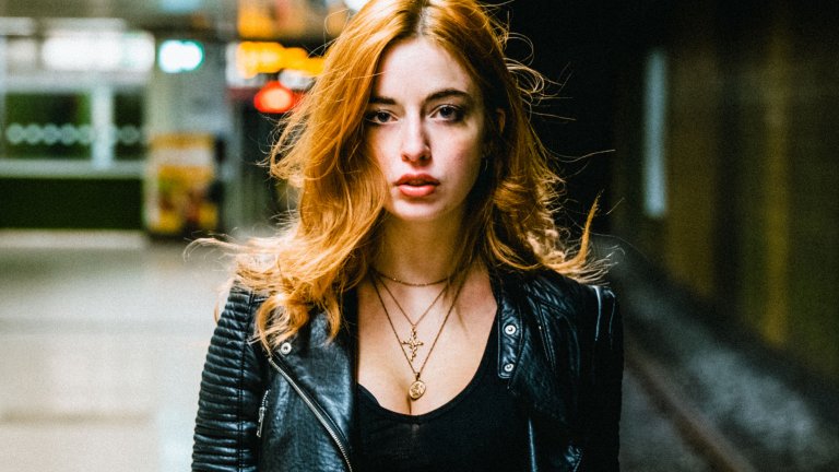 Кожено яке
Най-лесният път да освободите бунтара в себе си е коженото яке. Естествено не е нужно да сте любител на силните усещания или на моторите, за да го носите, а освен това е идеалната връхна дреха почти за всеки стил облекло.