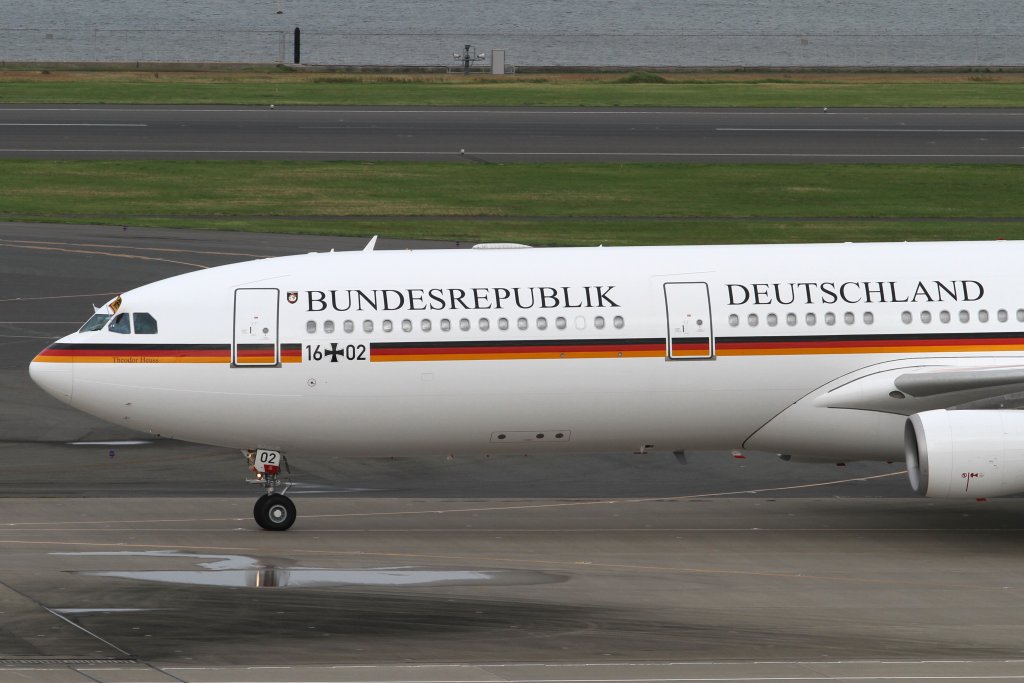 German_Air_Force_A340-300(16+02)_(6272414834)