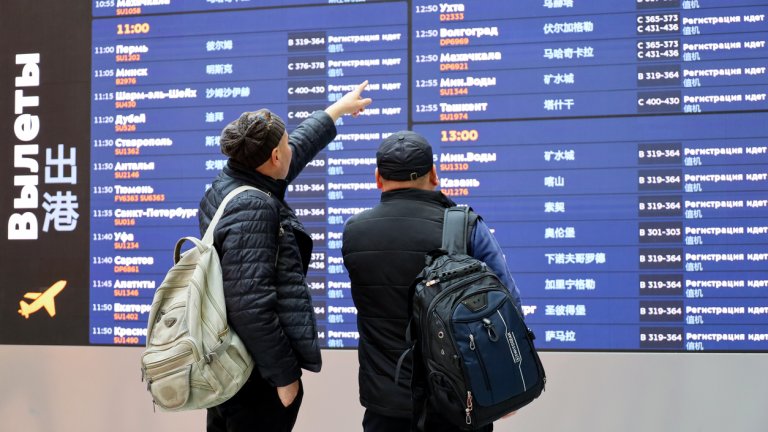 Липсата на директни полети също не спира руснаците.