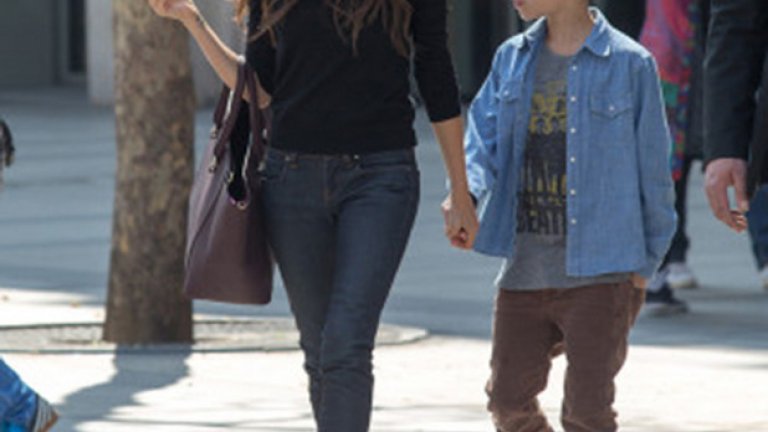 Децата на Виктория Бекъм също отиват на училище