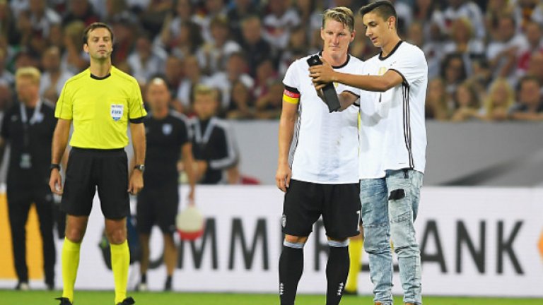 Един късметлия дори успя да си направи селфи с Швайни