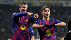 С вратар и късни голове Барса взе дербито и продължи победната серия