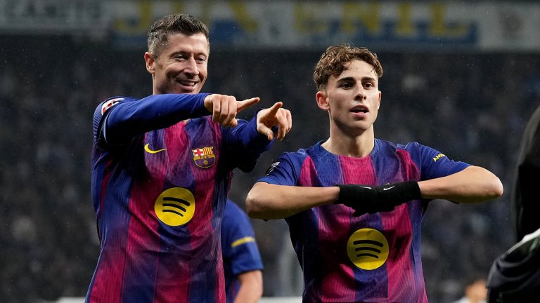 С вратар и късни голове Барса взе дербито и продължи победната серия