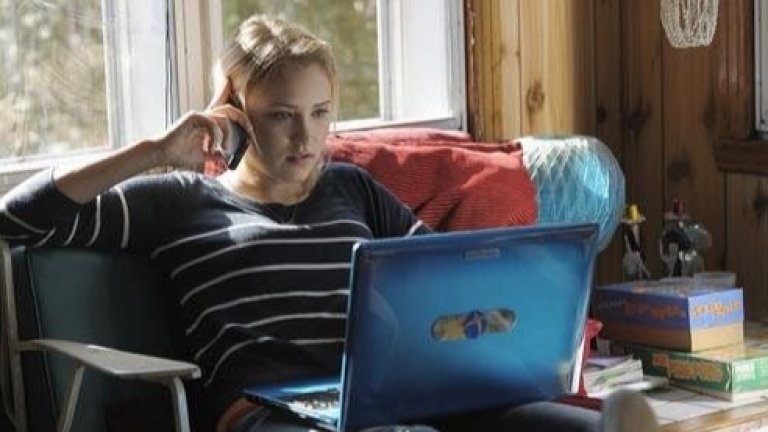 Cyberbully (2015 г.)
 Британската драма проследява историята на тийнейджърката Кейси (Мейзи Уилямс), която става жертва на ужасяваща онлайн атака. Една вечер, докато е сама вкъщи, непознат прониква в компютъра ѝ, източва личните ѝ данни и я принуждава да се изправи срещу поведението си онлайн.