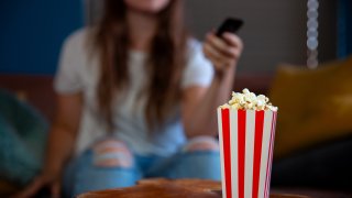 Какво ядете, докато гледате филм? (анкета)