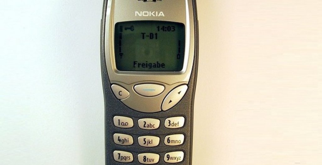 3. Nokia 3210
Класическият модел на Nokia е третият най-продаван телефон в историята на мобилните технологии. 3210 излезе на пазара през 1999 г. и беше предпочитаният избор за над 150 млн. души по цял свят. За доста от тях - първият мобилен телефон беше именно този модел.