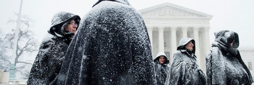 Властите в САЩ предупреждават за смъртна опасност от мощната снежна буря