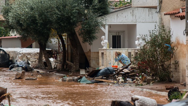 След потопа в Гърция спасителните акции продължават