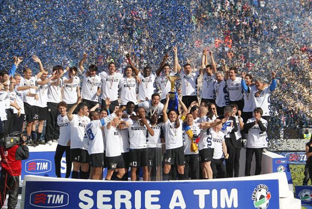 Под ръководството на Моуриньо през 2010 г. интеристите първо превзеха Серия "А", преди да атукават Купата на Италия и финала срещу Байерн в Шампионската лига.