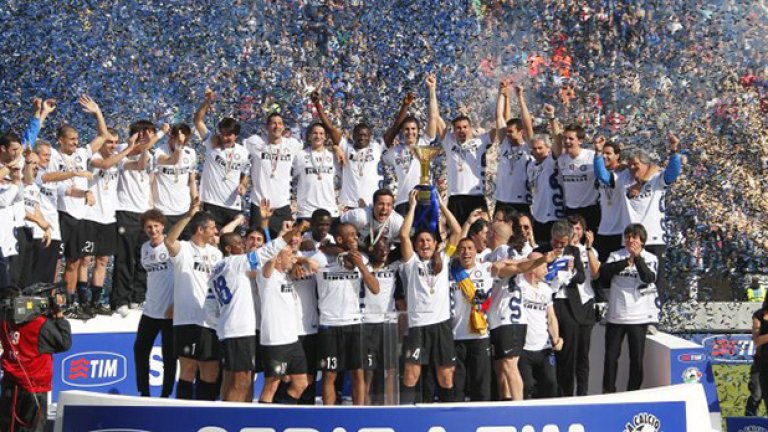 Под ръководството на Моуриньо през 2010 г. интеристите първо превзеха Серия "А", преди да атукават Купата на Италия и финала срещу Байерн в Шампионската лига.