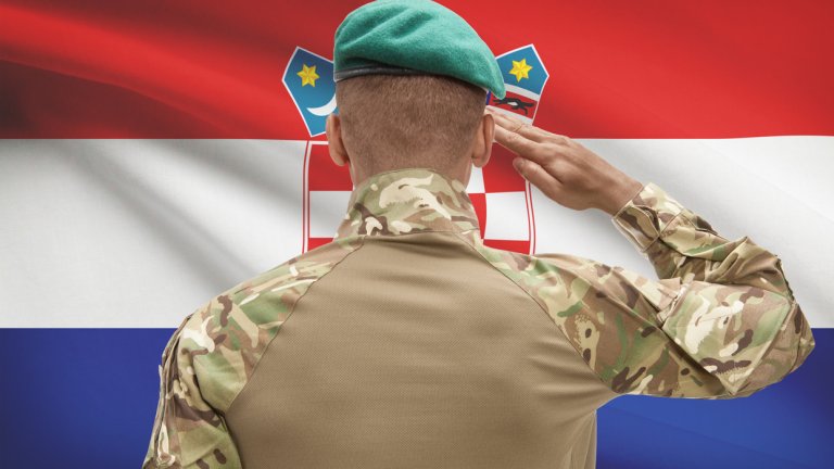 Задължителната военна служба там бе отменена през 2008 г., но сега се връща в контекста на войната в Украйна