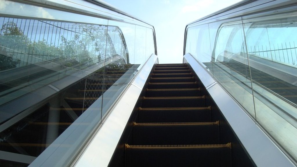 escalator-193027_640