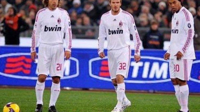 Не завиждаме на вратаря, който трябва да се опита да спре тези трима магьосници на преките свободни удари.