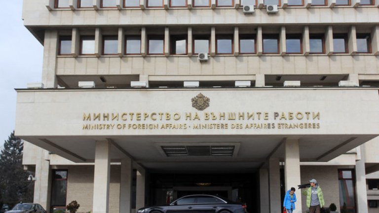 Служителка на българското посолство в Никозия се намира в ареста на полицията по подозрение в опит за отвличане на дете на своя колежка, съобщава кипърското издание ИнСайпръс.