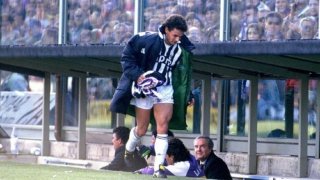 Черно-бяла фланелка, а под нея виолетово сърце: Денят, в който Роби Баджо отказа да изпълни онази дузпа