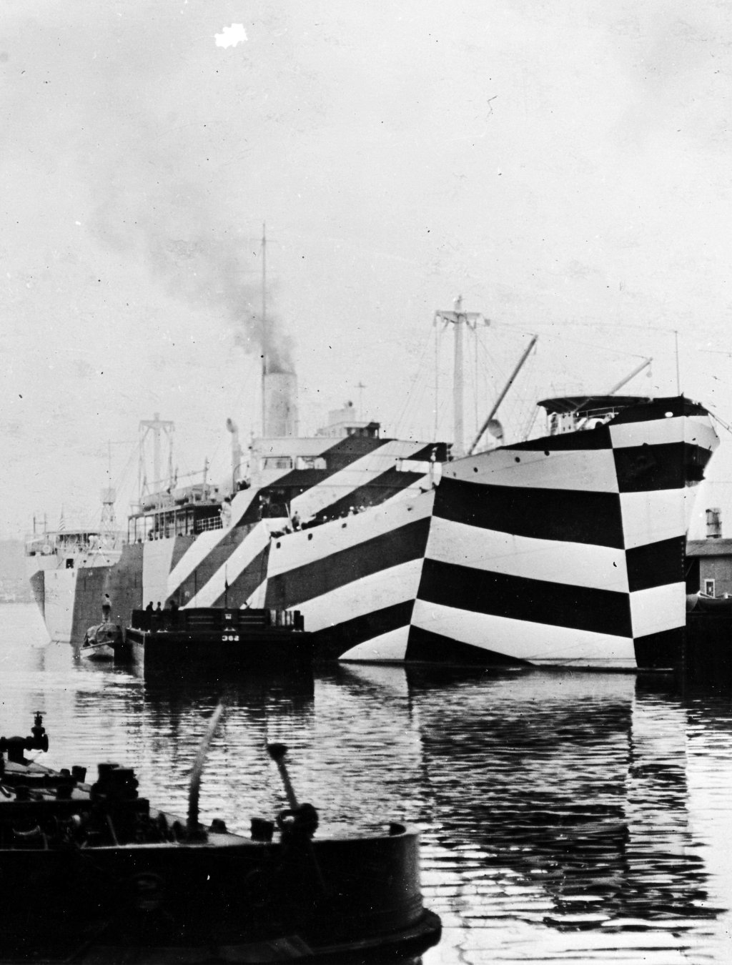 USS_West_Mahomet_(ID-3681)_cropped