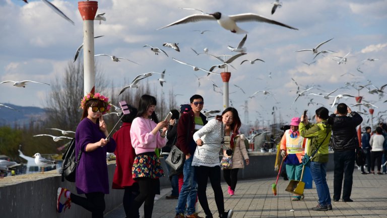 Когато политика, религия и туризъм се преплетат