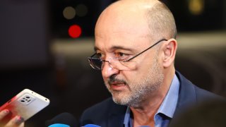 Според служебния здравен министър властите се справят със ситуацията