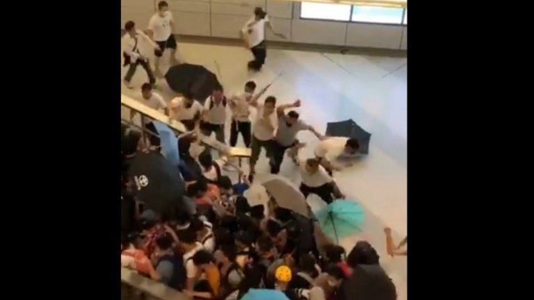 Десетки са ранени, един човек е в критично състояние