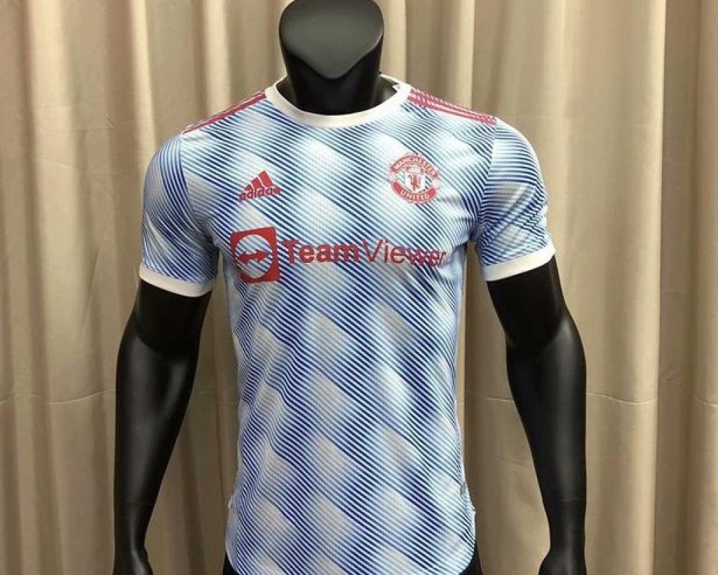 Феновете на Юнайтед са раздвоени за новите екипи с "Team Viewer"