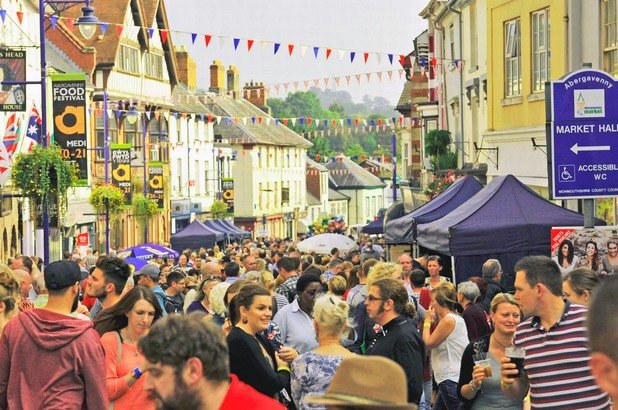 Abergavenny Food е фестивал в Уелс, на който ще участват около 200 местни производители на храна. Ще има дебати за органичната храна, био кухнята и демонстрации на най-известните готвачи от Великобритания. Ще се проведе на 19 и 20 септември, 2015