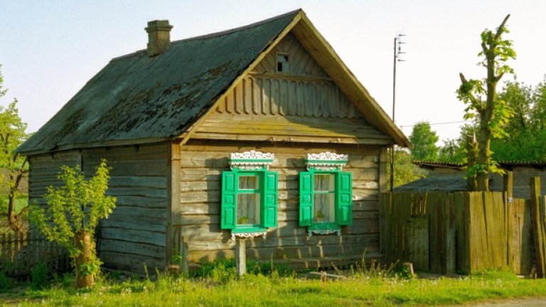 В руската провинция остават само бабичките в своите дървени къщички, заети със зеленчуковите си градини...